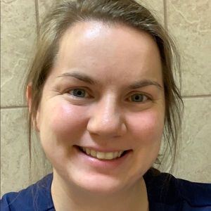 Meet your Posher, Adrianne